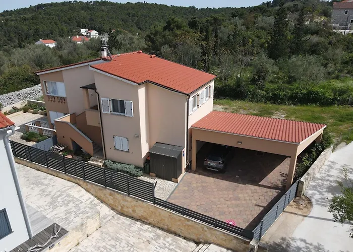 Apartman With Parking Space Lukoran, Ugljan - 24366 *